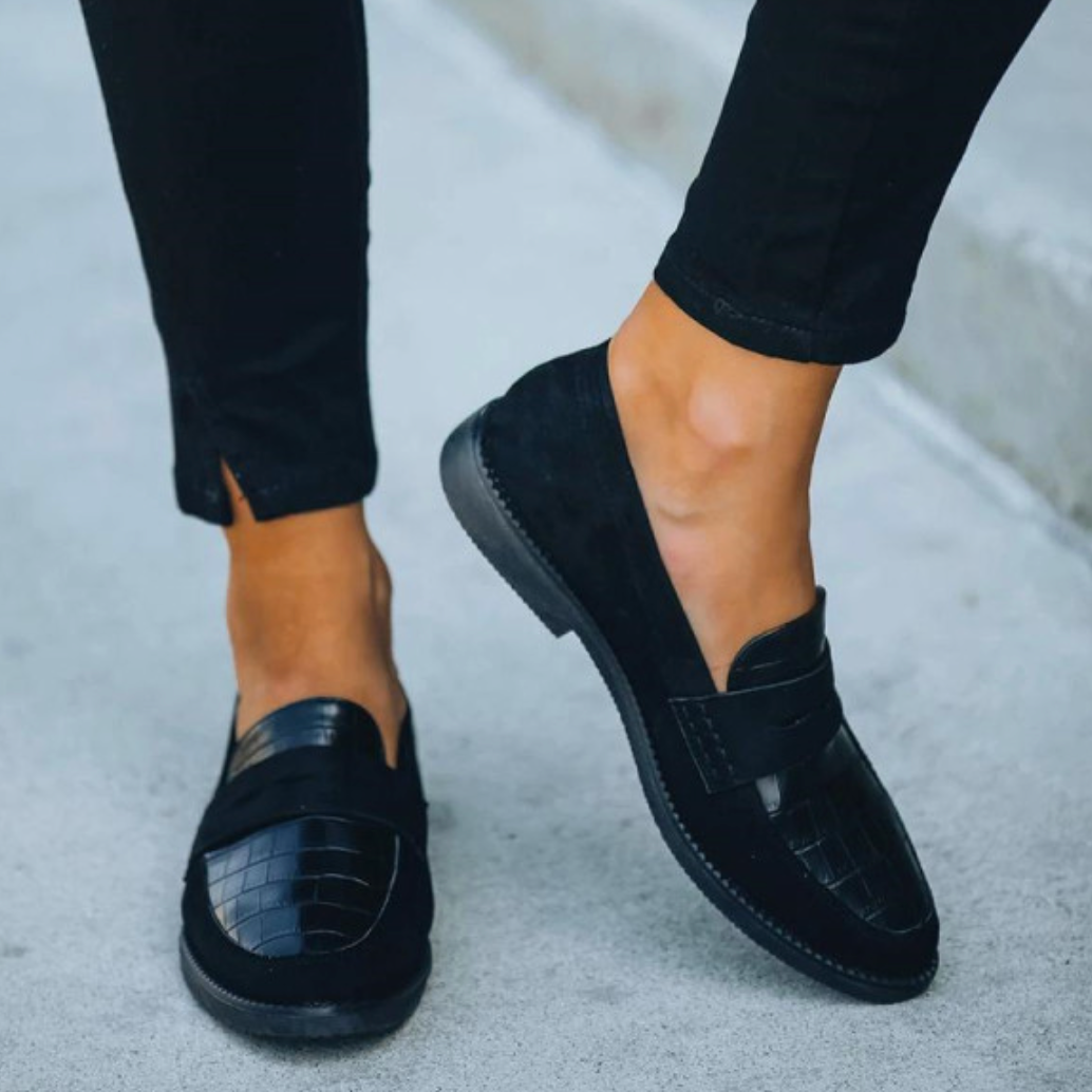 Czarny Damski Styl Loafers - Metalowe Zdobienie, Płaska Podeszwa, Wsuwane