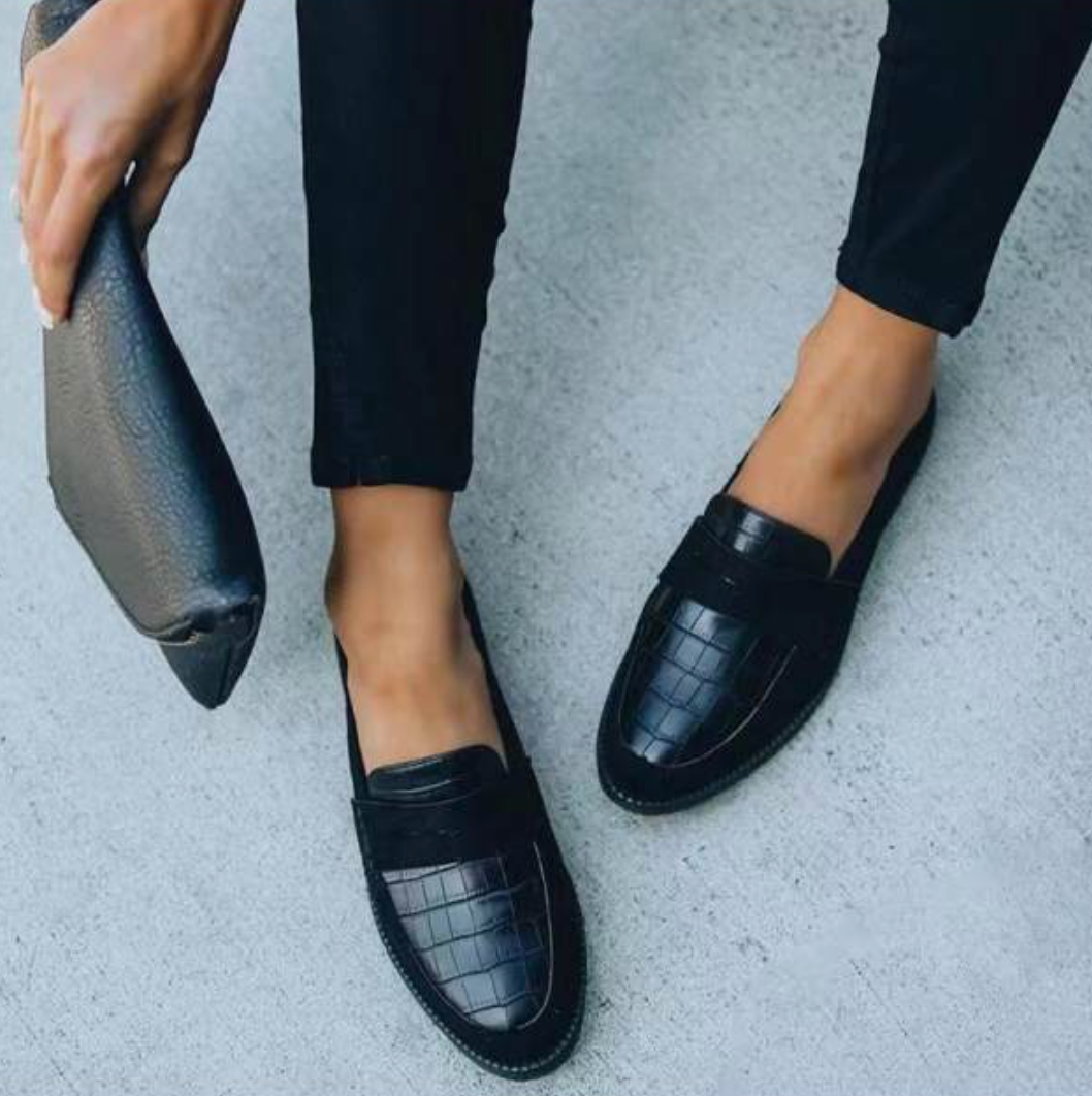 Czarny Damski Styl Loafers - Metalowe Zdobienie, Płaska Podeszwa, Wsuwane