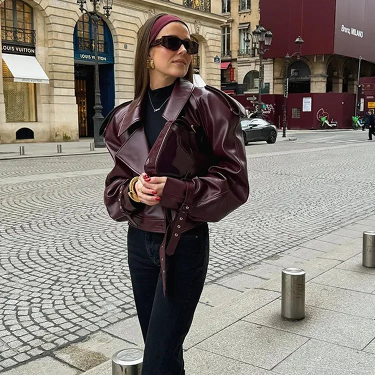 Czerwona Damska Krótka Kurtka Styl Vintage - Kołnierzyk z Klapami, Trzy Guziki z Przodu, Pudełkowy Fason Cropped