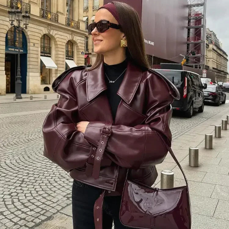 Czerwona Damska Krótka Kurtka Styl Vintage - Kołnierzyk z Klapami, Trzy Guziki z Przodu, Pudełkowy Fason Cropped