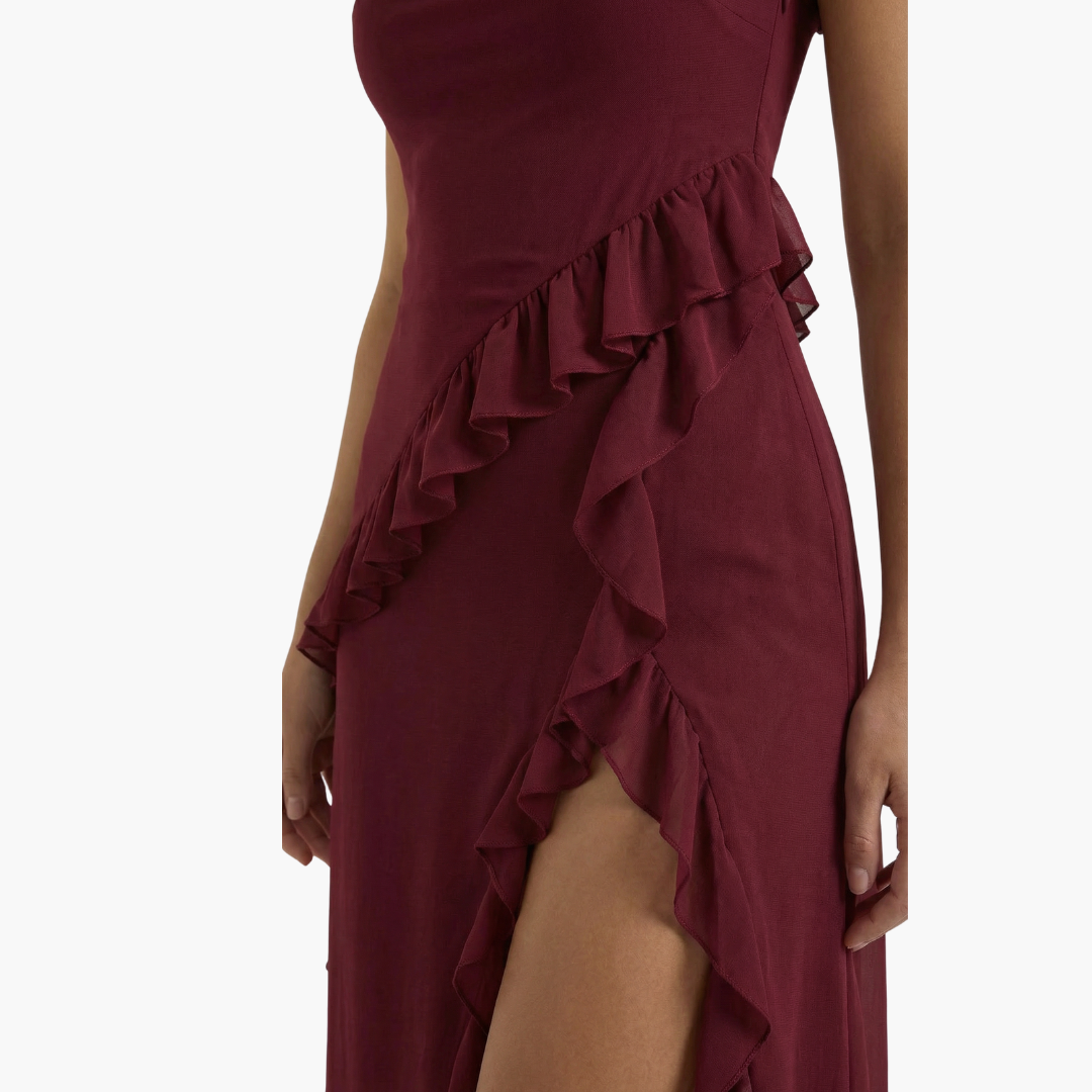 Elegancka sukienka maxi wykończenie falbanami, asymetryczny dół, bez rękawów, dopasowany fason