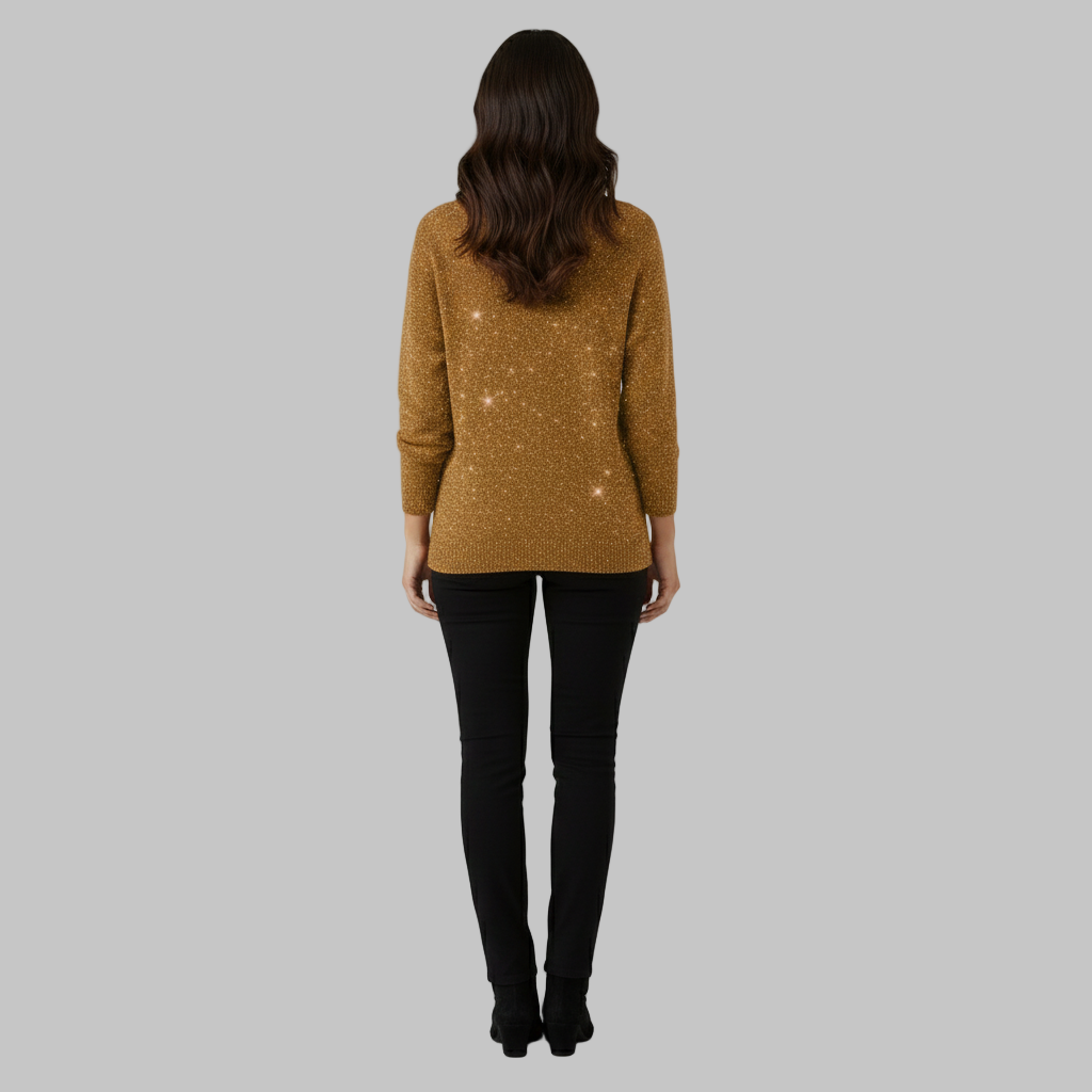 złoty sweter z brokatem w połączeniu z czarnymi spodniami, widok z tyłu.