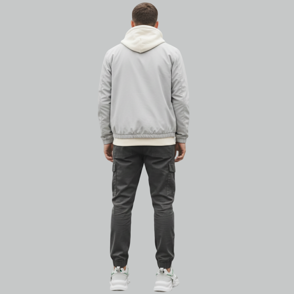 Wyobrażony widok z tyłu białych i zielonych grubych sneakersów, pokazujący wyściółkę pięty i podwyższoną strukturę podeszwy.