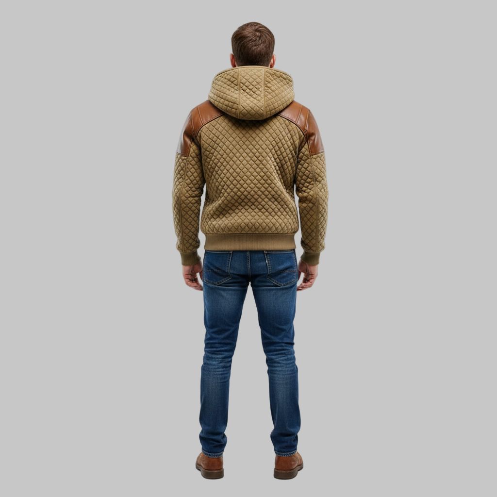 Widok z tyłu męskiej kurtki pikowanej w kolorze brązowym, pokazujący wzór pikowania i kształt kaptura.