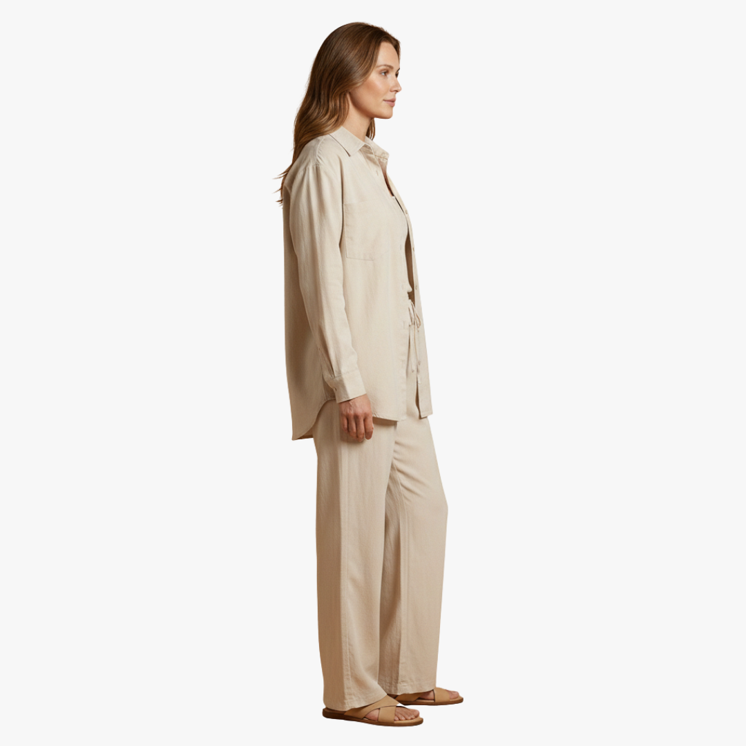 Letni zestaw składający się z dwóch części - koszula z długim rękawem, spodnie o luźnym kroju, talia ze sznurkiem.